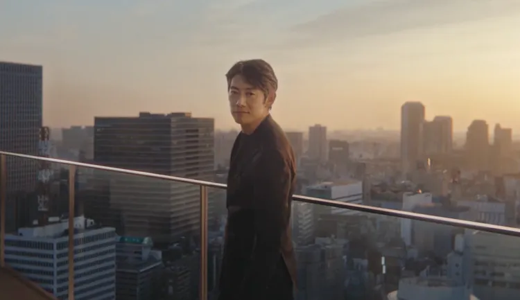 廣告主軸是從松嶋菜菜子的視角來記錄反町隆史隨時光的演變。翻攝影片