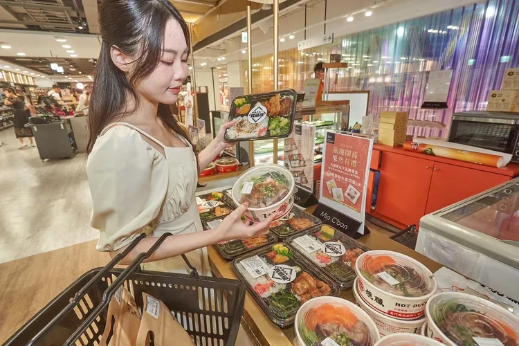 Dream Plaza店也首創複合式飲食空間，集結名店料理與精緻便當。Mia C’bon提供