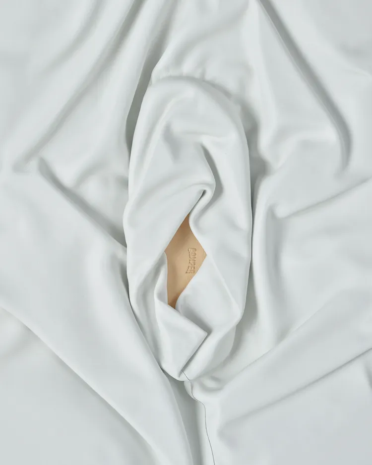 「Peu Form」聯名鞋採用一整塊皮革溫柔包覆足部。品牌提供