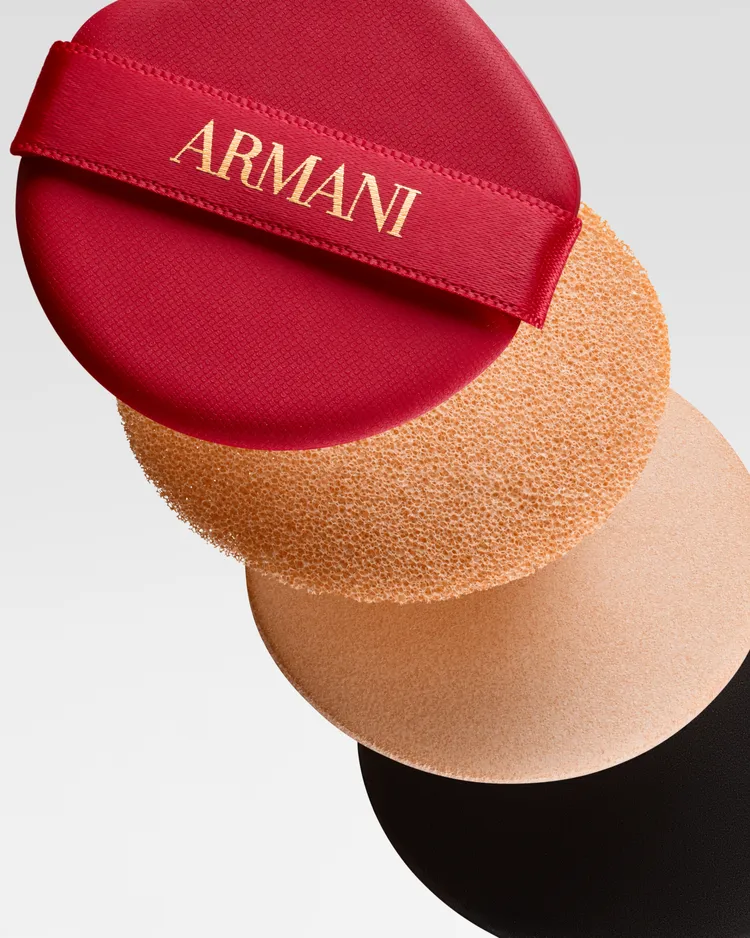 獨特的訂製絨毛四層粉撲。品牌提供