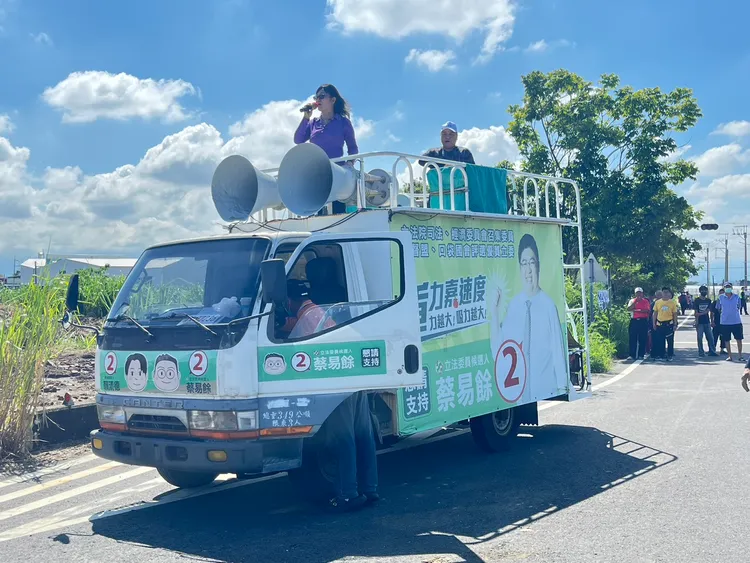 地方人士對抗議民眾說明。民眾提供