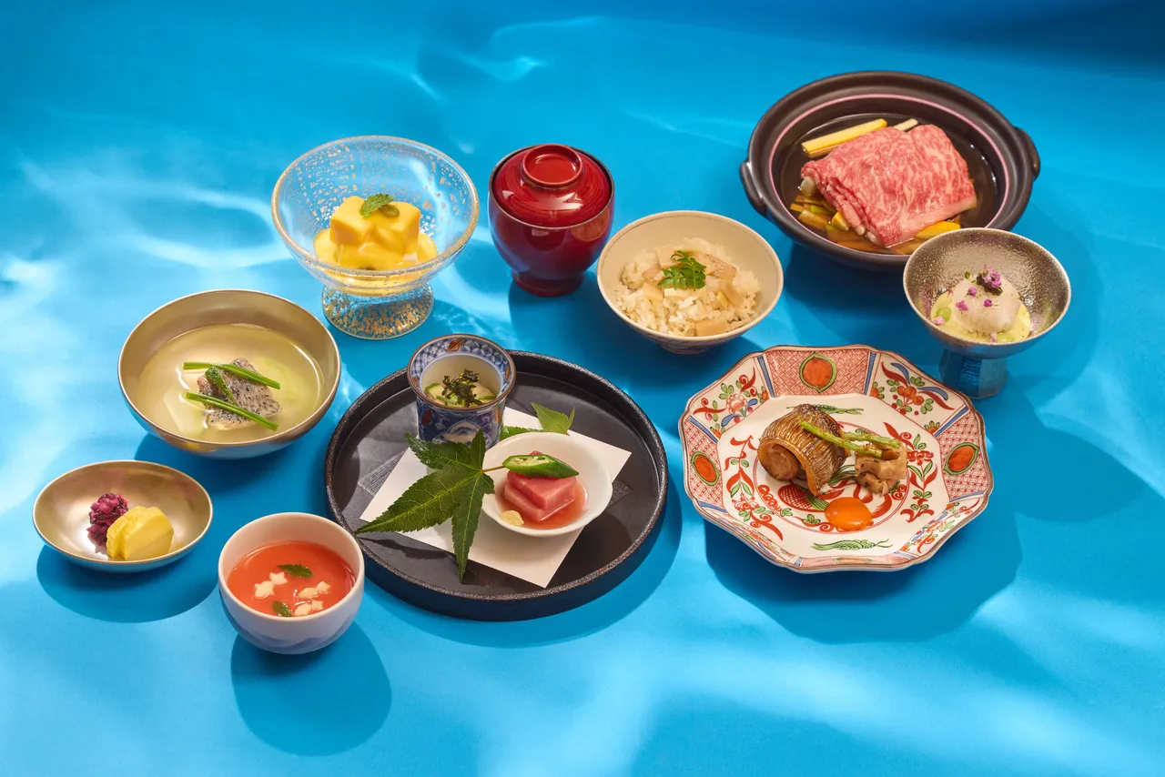 日勝生加賀屋天翔廳「夏野」從筍香到瓜果,會席料理描繪盛夏原野的韻律。業者提供