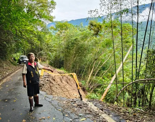 竹58線尖石鄉路段路基崩塌 封閉管制搶修中