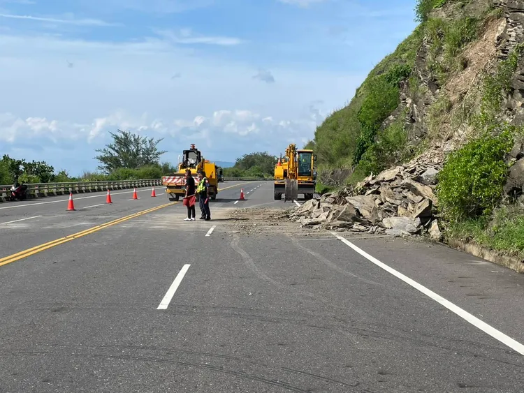 警方在事故現場指揮交通。警方提供
