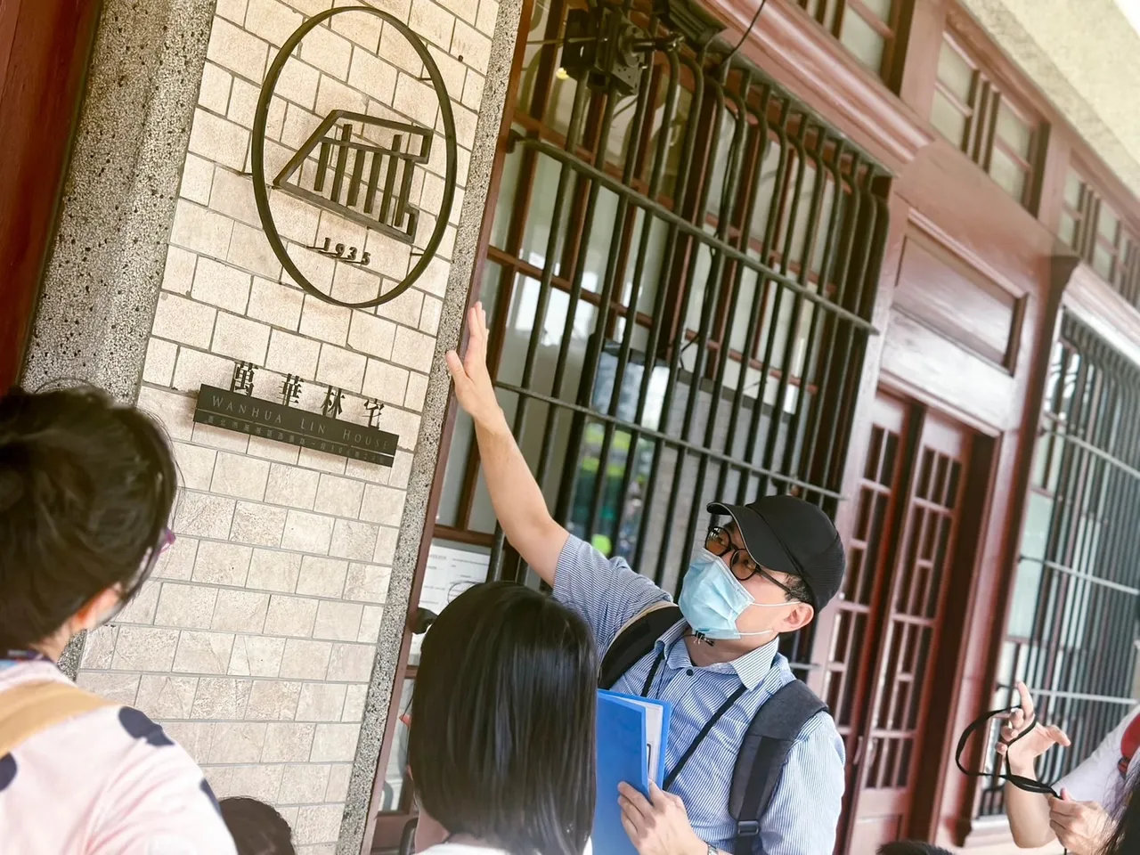 台北凱達大飯店於8至9月推出「微醺萬華」導覽體驗,由專業導覽員帶領旅客穿梭於萬華老城街區,探索百年文化與酒香交織的歷史故事。台北凱達大飯店提供