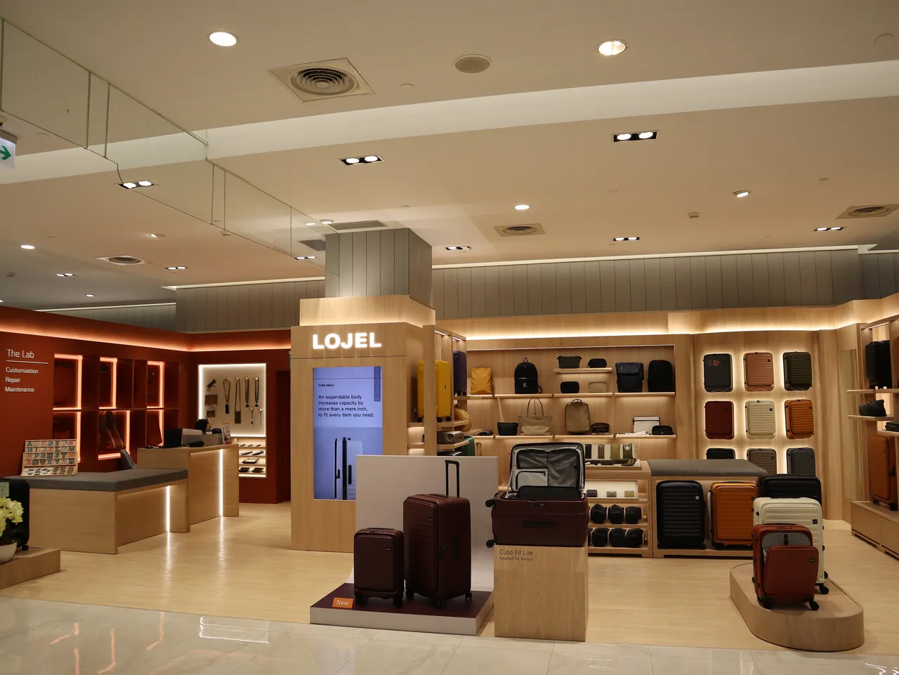 LOJEL全台首间品牌概念店带来齐全品项。品牌提供