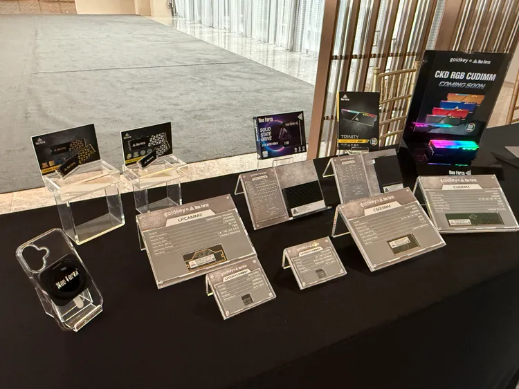 凌航科技記憶體產品。呂承哲攝