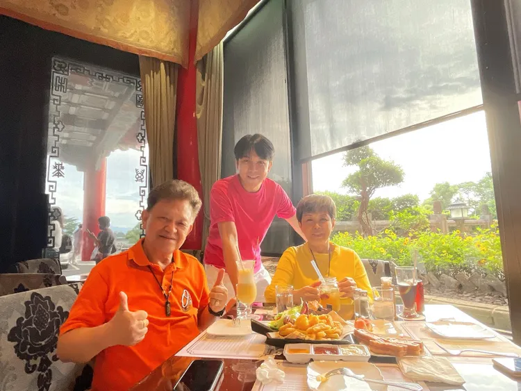 許志豪相當孝順，常帶父母出遊度假。翻攝許志豪臉書