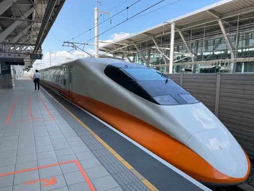 高铁中午前「台中以南全面停驶」 大量异物被吹入轨道