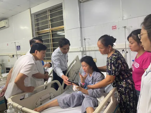 越南連爆2起船難 觀光釣魷船翻覆30多遊客全落海