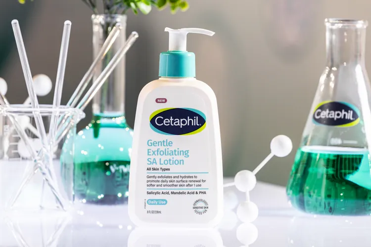 舒特膚三酸煥膚嫩亮修護乳，236ml／640元、473ml／880元。品牌提供
