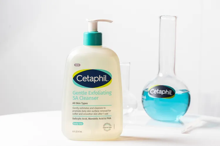 舒特膚三酸煥膚嫩亮潔膚露，236ml／550元、473ml／830元。品牌提供
