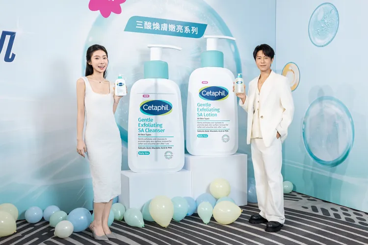 韋禮安（右）與陳華（左）今日出席舒特膚全新三酸煥膚嫩亮系列發表。品牌提供