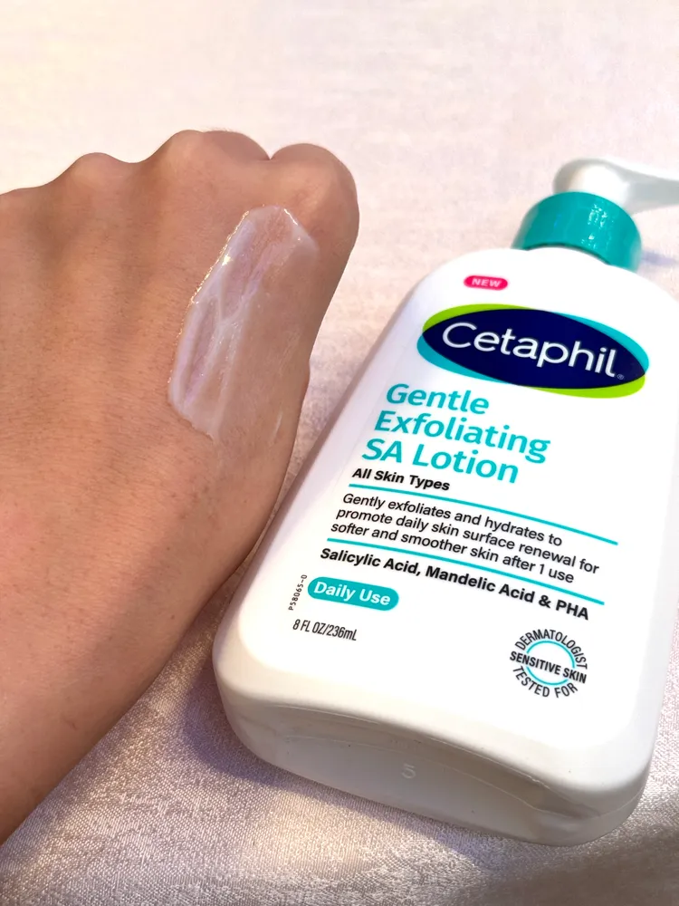 舒特膚三酸煥膚嫩亮修護乳質地輕盈。張家玲攝