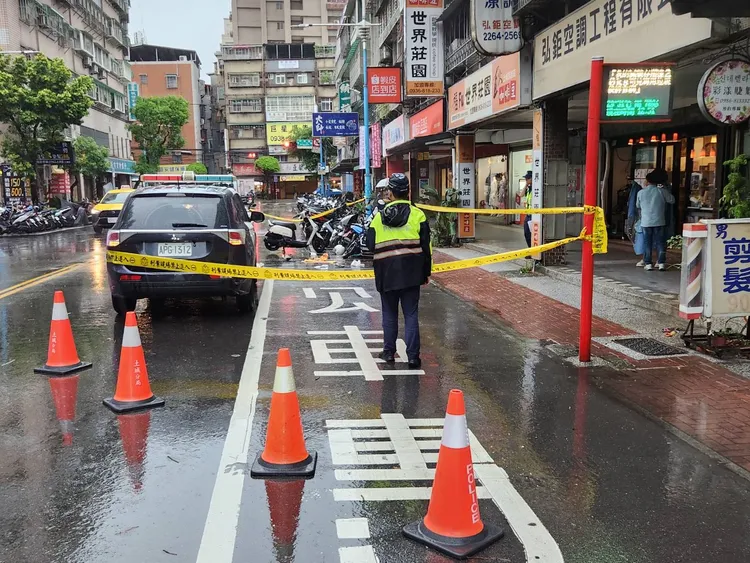 謝男行兇地點就在土城鬧區。警方提供