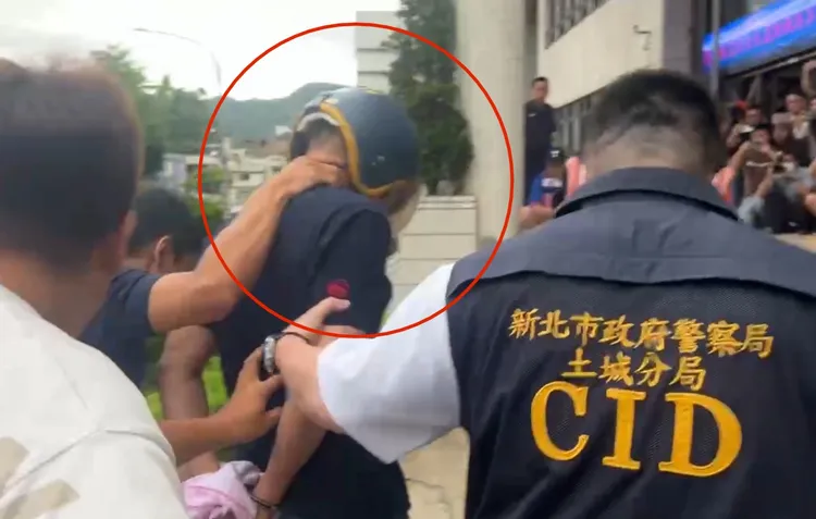 謝嫌落網後辯稱不知道兇刀丟到哪去了，聲稱會動殺機是因為妻子不讓他看小孩。翻攝畫面