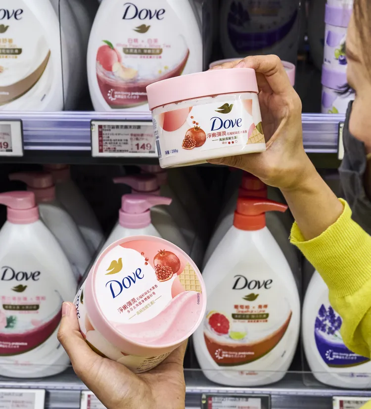 多芬冰淇淋磨砂膏，爆紅身體去角質好物！放在架上真的好像小盒冰淇淋！