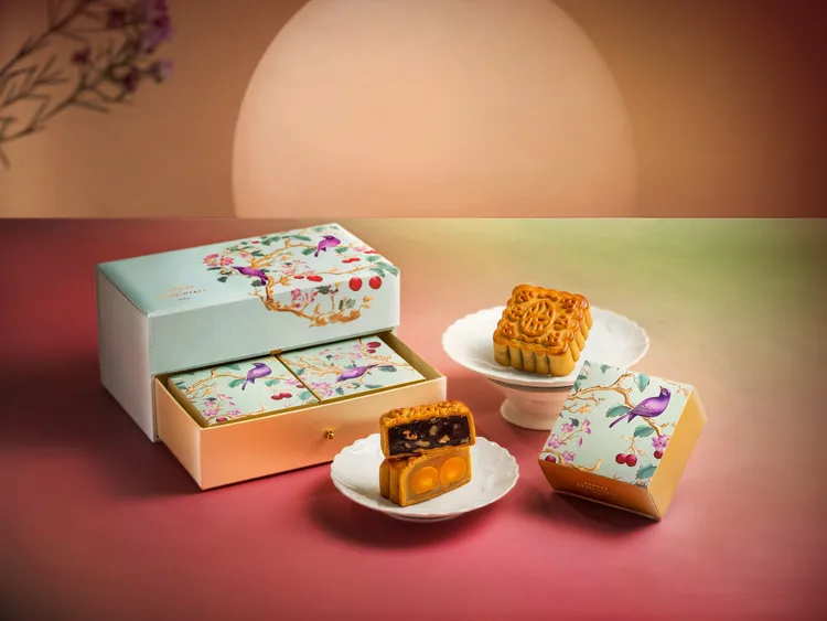 豪華版「鳥語碧悅」中秋寶盒，首推蓮蓉雙黃、XO干貝（1980元／4入）。業者提供
