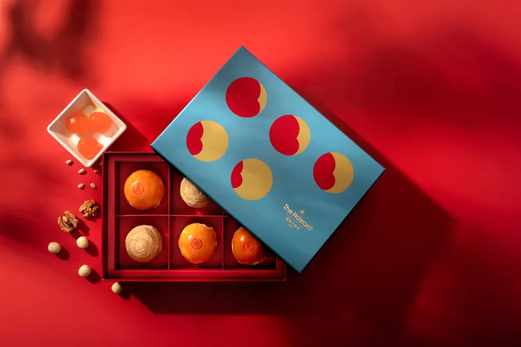 台北福華大飯店館內江南春、珍珠坊及點心坊三大餐廳，攜手推出「新月‧心願」中秋月餅禮盒。業者提供