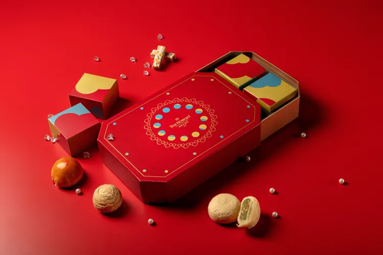 台北福華大飯店首次推出限量版「新月珠寶盒」，收納了多款經典手作美味。業者提供