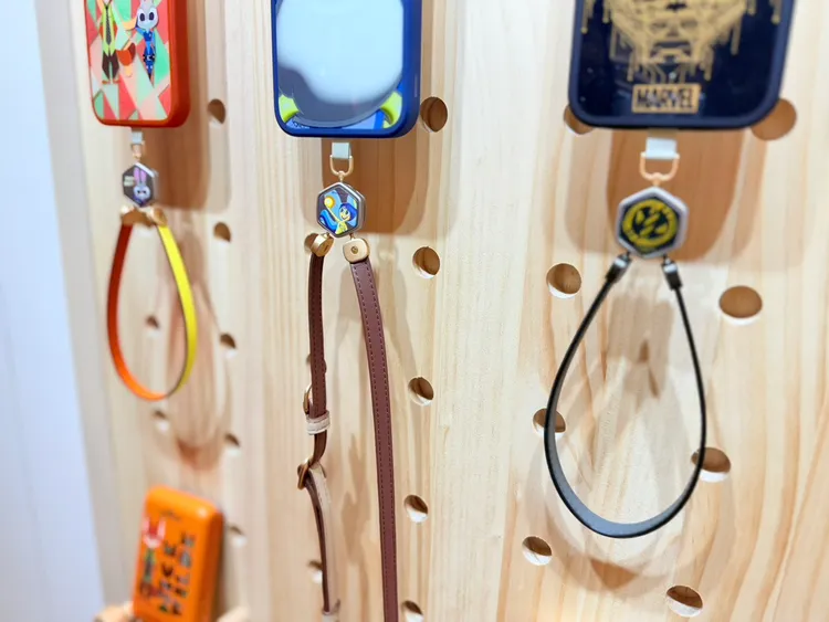 台灣直營門市同步展出亞洲限定的迪士尼聯名系列產品。趙筱文攝