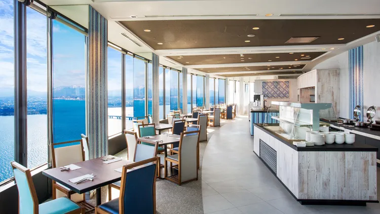 坐落於琵琶湖畔的「琵琶湖大津王子飯店」，結合清朗湖景與地理優勢，擁有一覽無遺的全湖景觀。業者提供