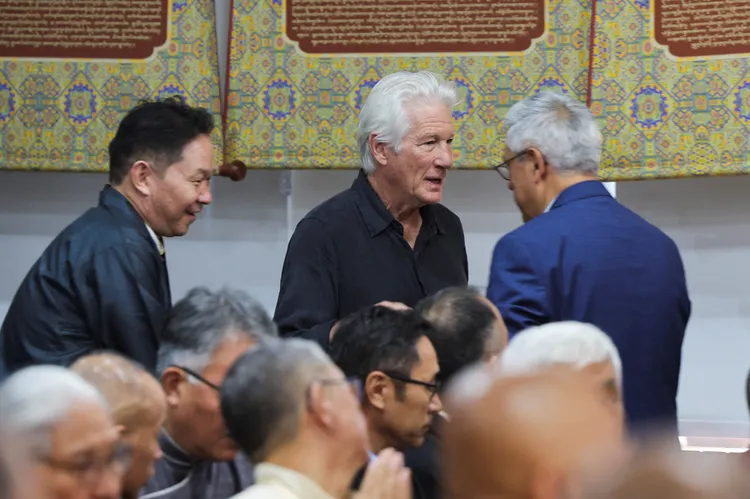 李察吉爾（中）在印度參加藏傳佛教大會。路透社