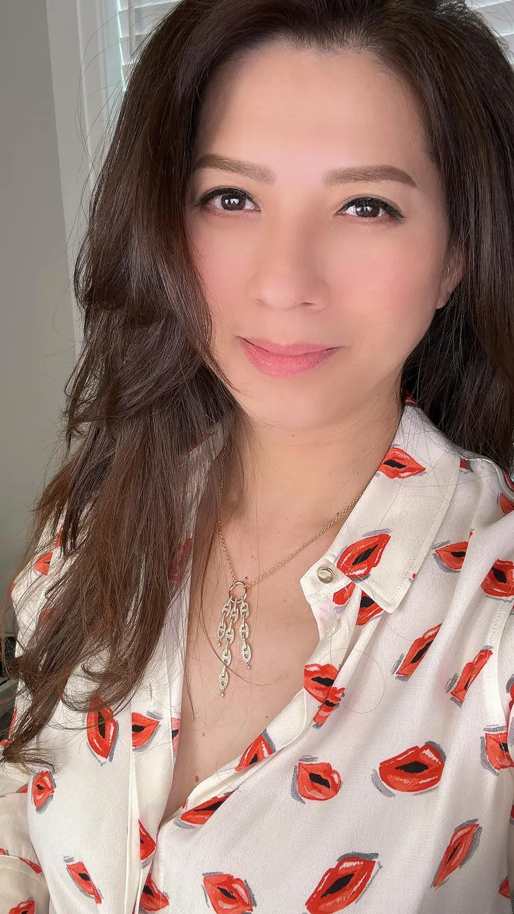 曾主持《命運好好玩》的女星郭靜純，為了陪伴小孩念書而淡出演藝圈，舉家移民到加拿大。翻攝郭靜純臉書