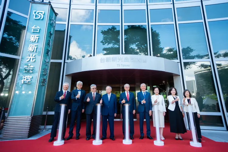 台新新光金控今合併 董座吳東亮:現在是台企走出去打企業盃時刻