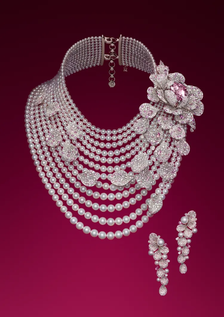 MIKIMOTO頂級珠寶系列Les Pétales摩根石鑽石珍珠耳環項鍊套組。品牌提供