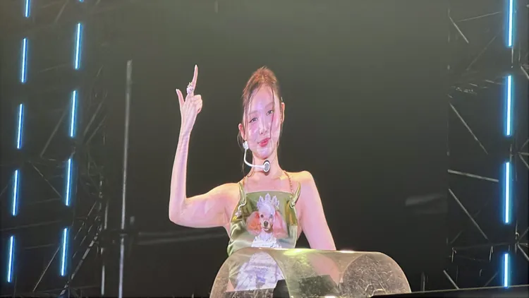 娜璉比出新舞蹈的劇透手勢。讀者提供