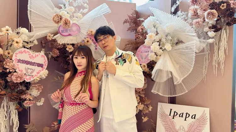 「十億女星」王宥忻（左） 笑稱感情、事業都靠「摩擦」升溫。女神愛啪啪 IPAPA提供