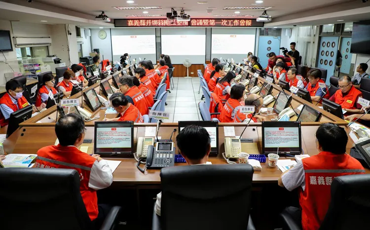 嘉義縣召開丹娜絲颱風災害應變中心第一次工作會報。縣府提供