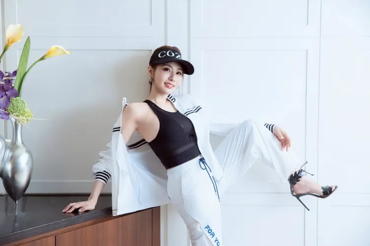 大女兒Siena最崇拜媽媽王瀅生3個女兒身材不變，同學說：「以為我媽媽只有20歲。」鏡藝宏海提供