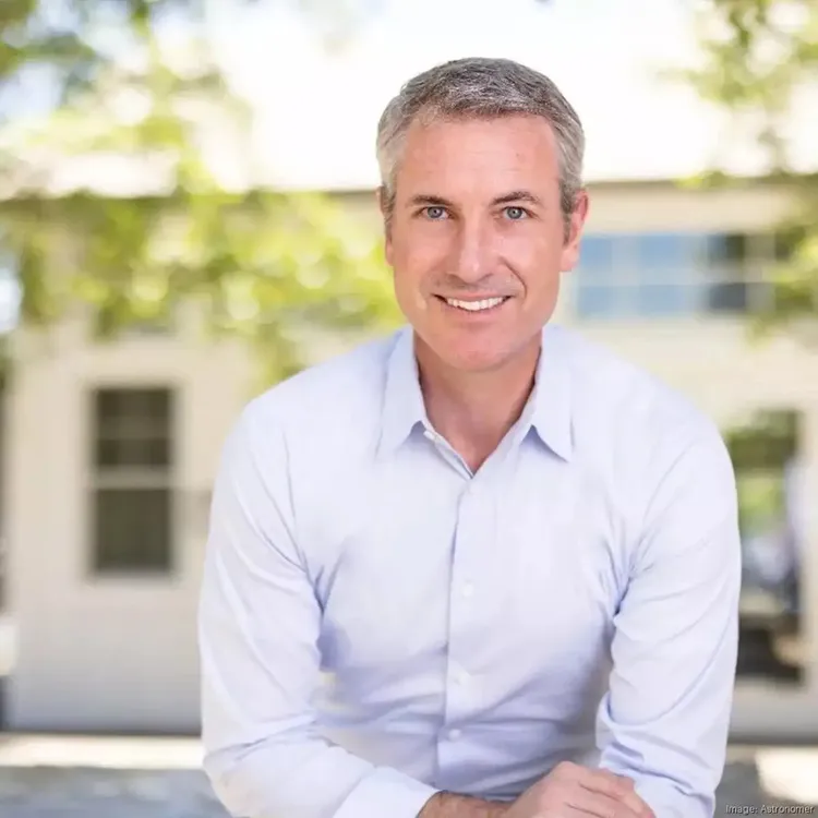 拜倫被前員工爆料不是位好主管。翻攝自X @CarlyShayCrave