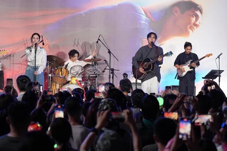 告五人於電影《超人》首映首唱新歌《黑夜狂奔》。彭欣偉攝