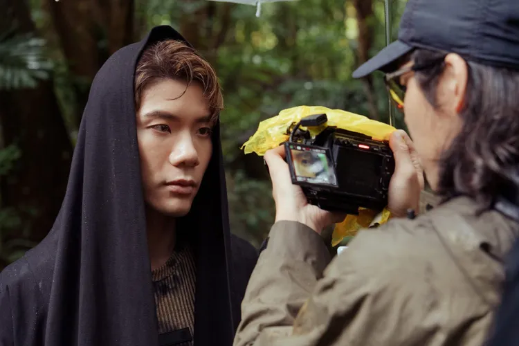 張鶴曦《命運曙光》MV 選在士林聖人瀑布、北投竹子湖黑森林取景。