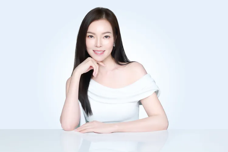 曾馨瑩成為再生醫學產品「逆時真PROFHILO」的形象大使。品牌提供