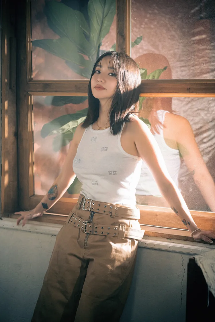 陳芳語新輯細膩描繪從青春到成熟的情感蛻變，也重新定義了「我們的愛」這句話的意義。陶山音樂提供