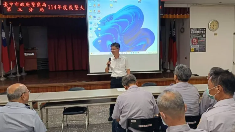 第三分局副分局長黃振昌感謝義警弟兄積極投入協勤工作，長期協助警方維持地區治安穩定。警方提供