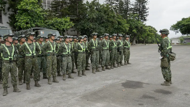 第一作戰區執行災防官兵任務提示、機具檢整與工兵裝備測試。陸軍提供