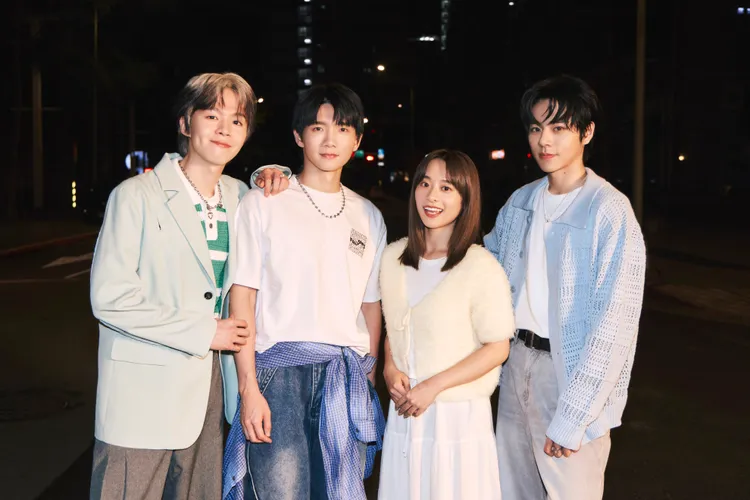 黃氏兄弟哲哲（左2）與女星許莉廷攜手演出MV。索尼音樂提供