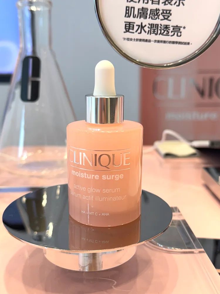 倩碧水磁場嫩亮保濕煥膚精華，30ml／2000元、50ml／2800元。張家玲攝