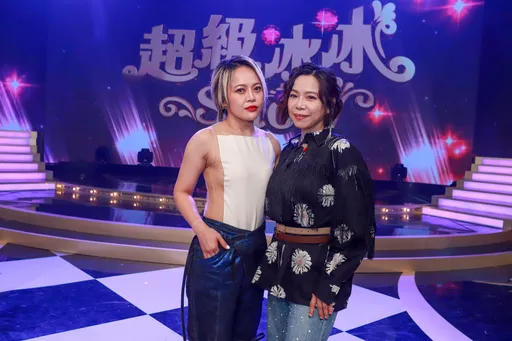 曾心梅挑战歌曲让白冰冰不满意 只因戴爱玲穿太辣