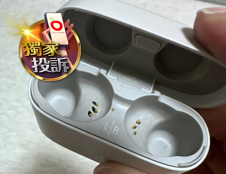 耳機內盒的電源接頭已有熔化、變形。投訴民眾提供