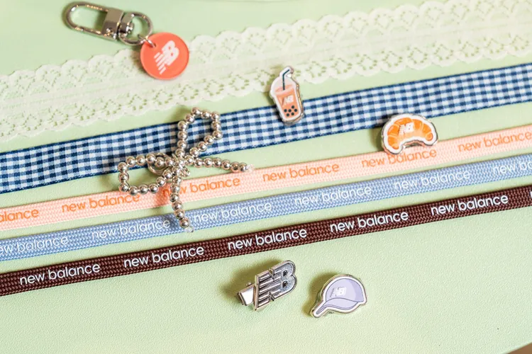 現場提供多種可愛串飾讓消費者自由發揮。品牌提供