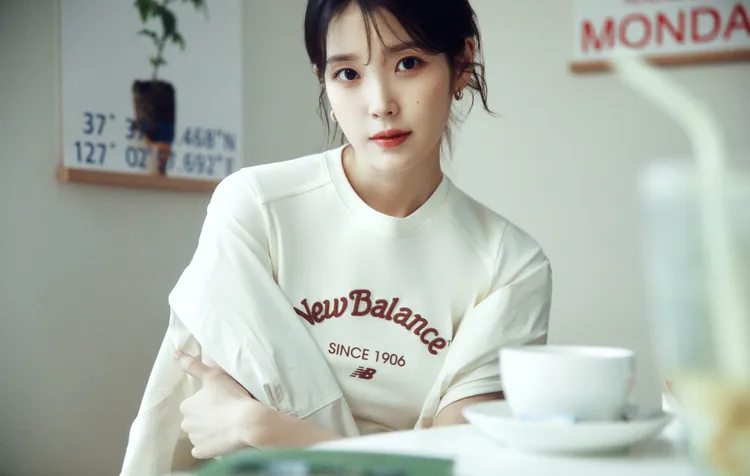 IU拍攝New Balance全新形象照。品牌提供