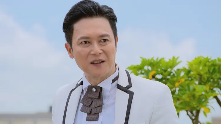 王燦拍完戲腰都挺不直了。民視提供