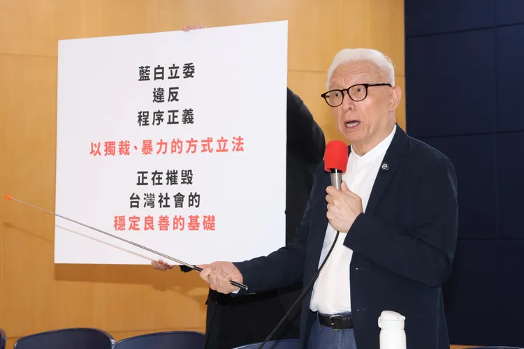 側翼與民團在同溫層發酵，讓不少中間選民被嚇跑。莊宗達攝