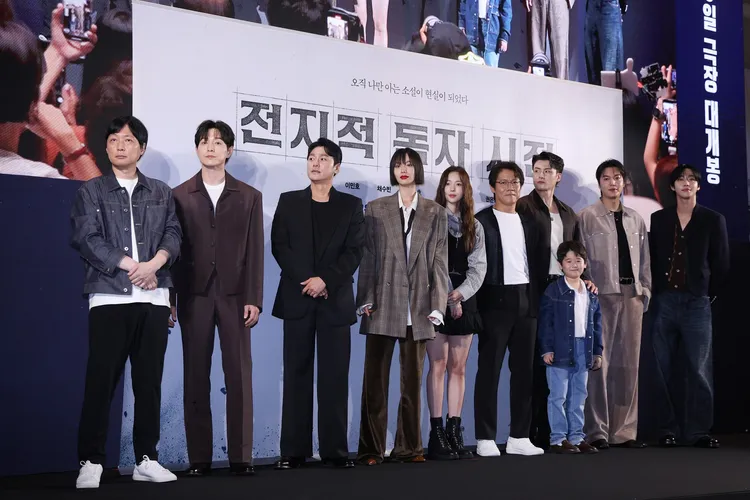 導演金秉祐（左起）率領演員鄭星一、崔永葰、Nana、蔡秀彬、朴呼山、申承浩、李敏鎬、安孝燮出席首映會。翻攝日間體育